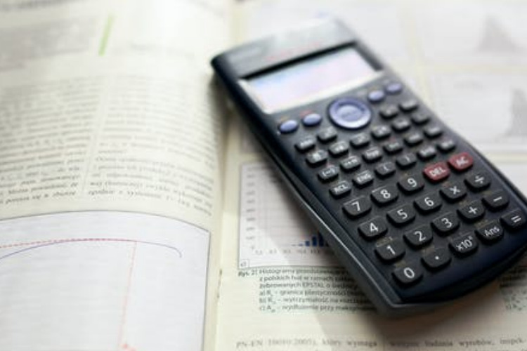 earnings test ; image: calculator