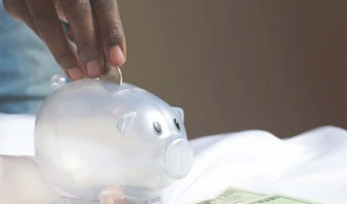 funding fers ; image: hand putting coin in a piggy bank