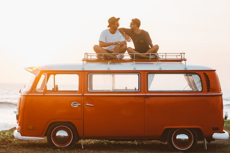 Convert FEGLI ; image: two friends on a VW bus