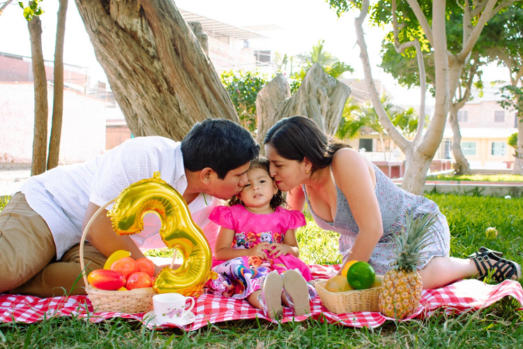 Living Benefits with FEGLI ; image: young family having a picnic