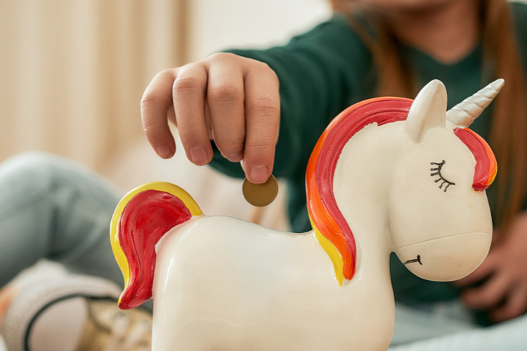 The unicorn of financial planning ; image: unicorn piggy bank
